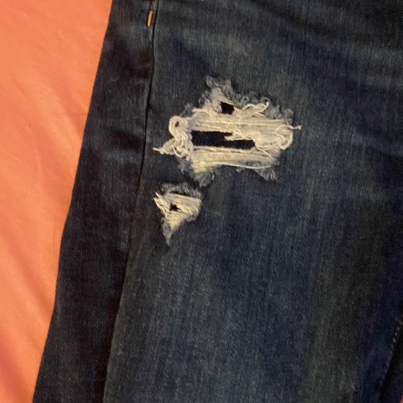 american eagle ripped jeans - Picture 3 of 8